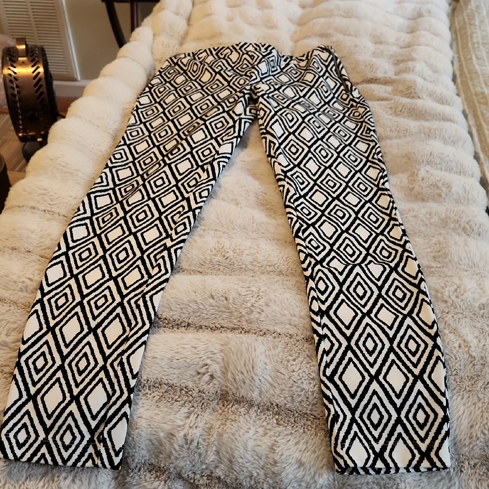 Forever 21 Monochrome Geometric Print Pants